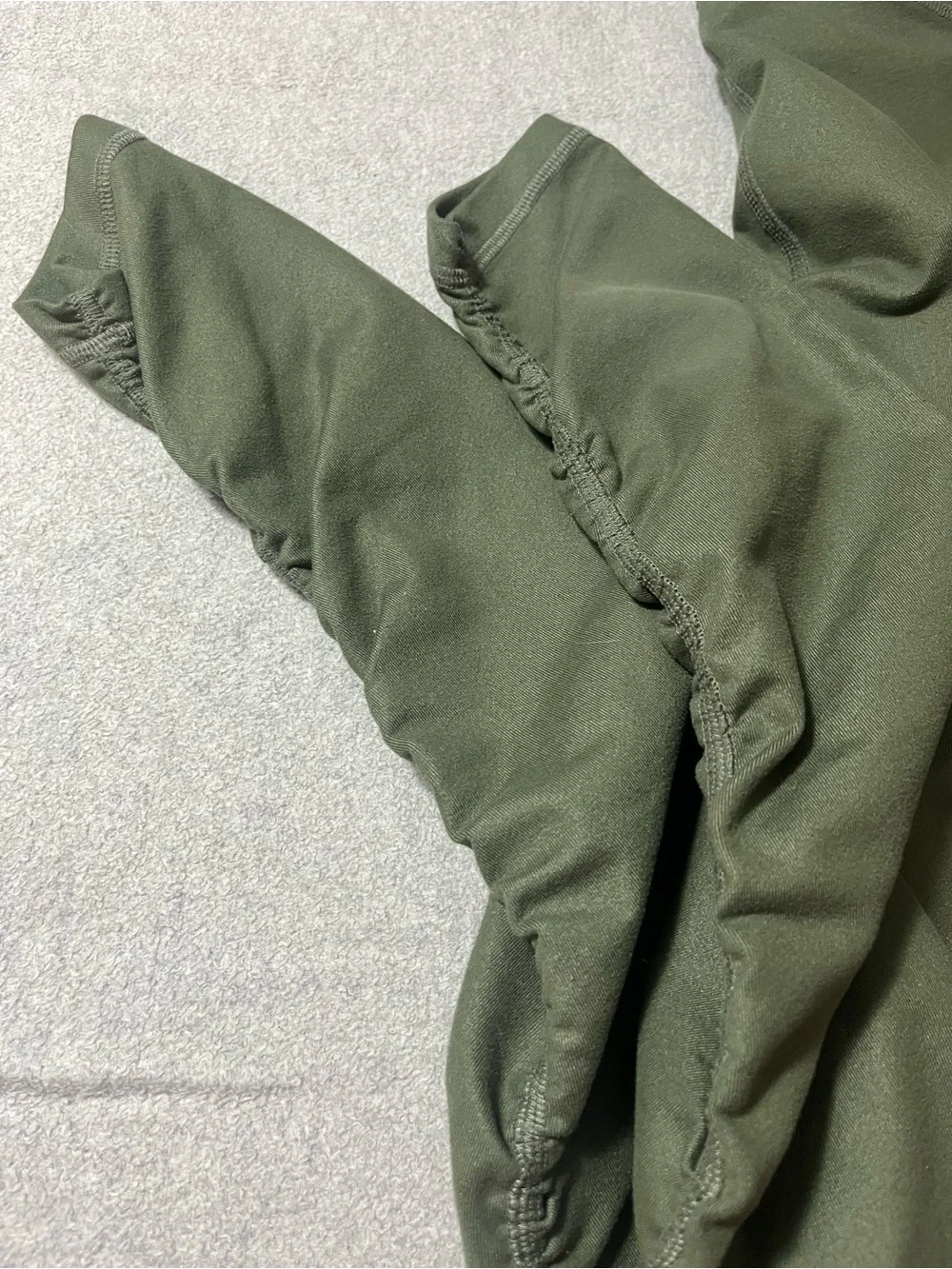 Alo Yoga Idol Ruched leggings.